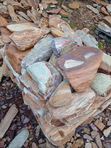 Златолит жёлтый, жёлто-зелёный глыбки и валуны для ланшафтного дизайна купить в Оренбурге