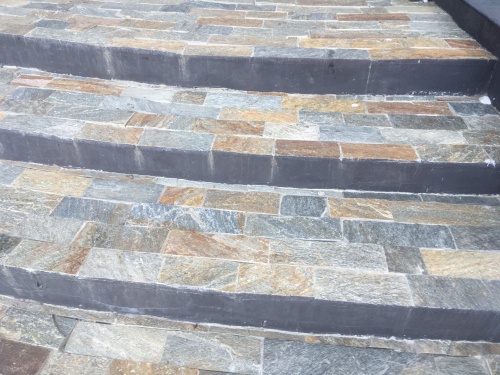 Плитка из Златолита Уральского для лестницы купить в Оренбурге