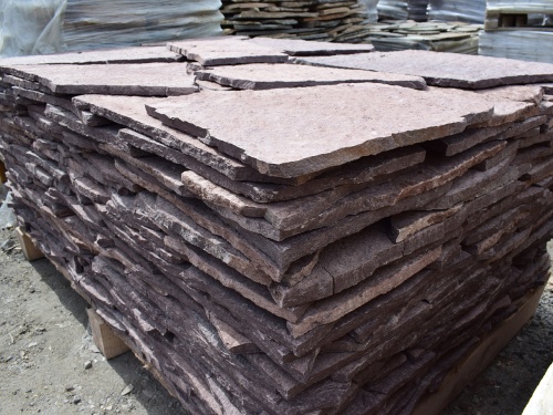 Плитняк лемезит бордовый для облицовки цоколя 20-25 мм  купить в Оренбурге