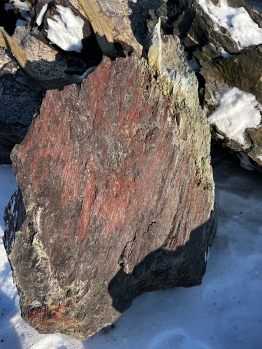 Ландшафтные глыбы красно-фиолетовые 200-1000 килограмм купить в Оренбурге