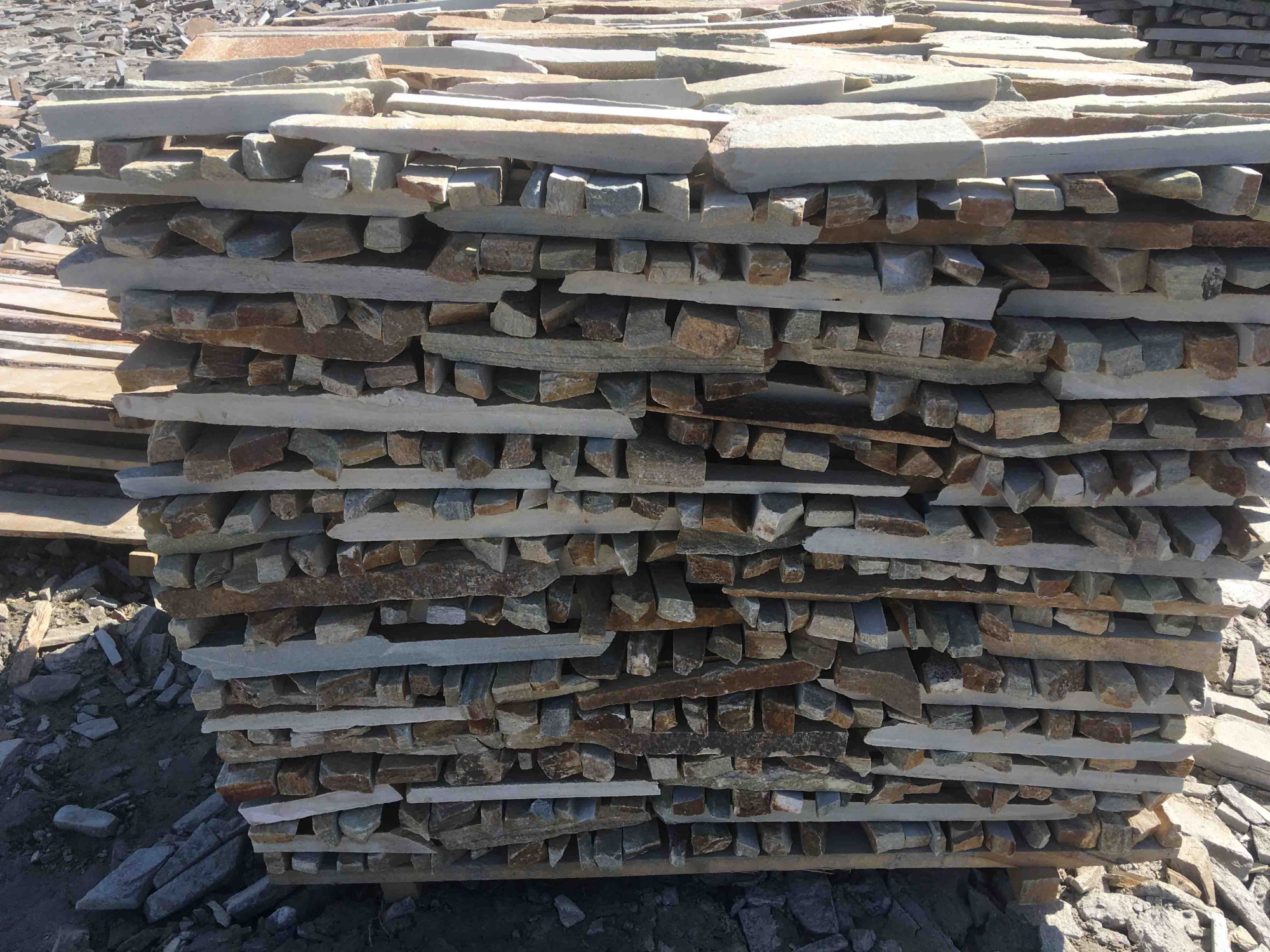 Горбушка златолит золотистый для облицовки купить в Оренбурге