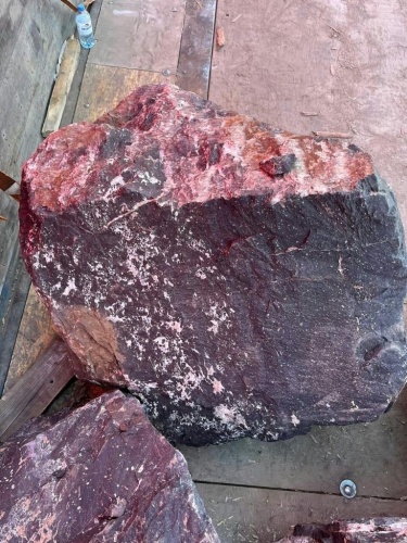 Камни для ландшафтного дизайна красно-фиолетовые 10-60 килограмм купить в Оренбурге