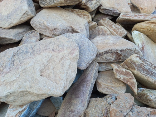 Златолит жёлтый, жёлто-зелёный глыбки и валуны для ланшафтного дизайна купить в Оренбурге