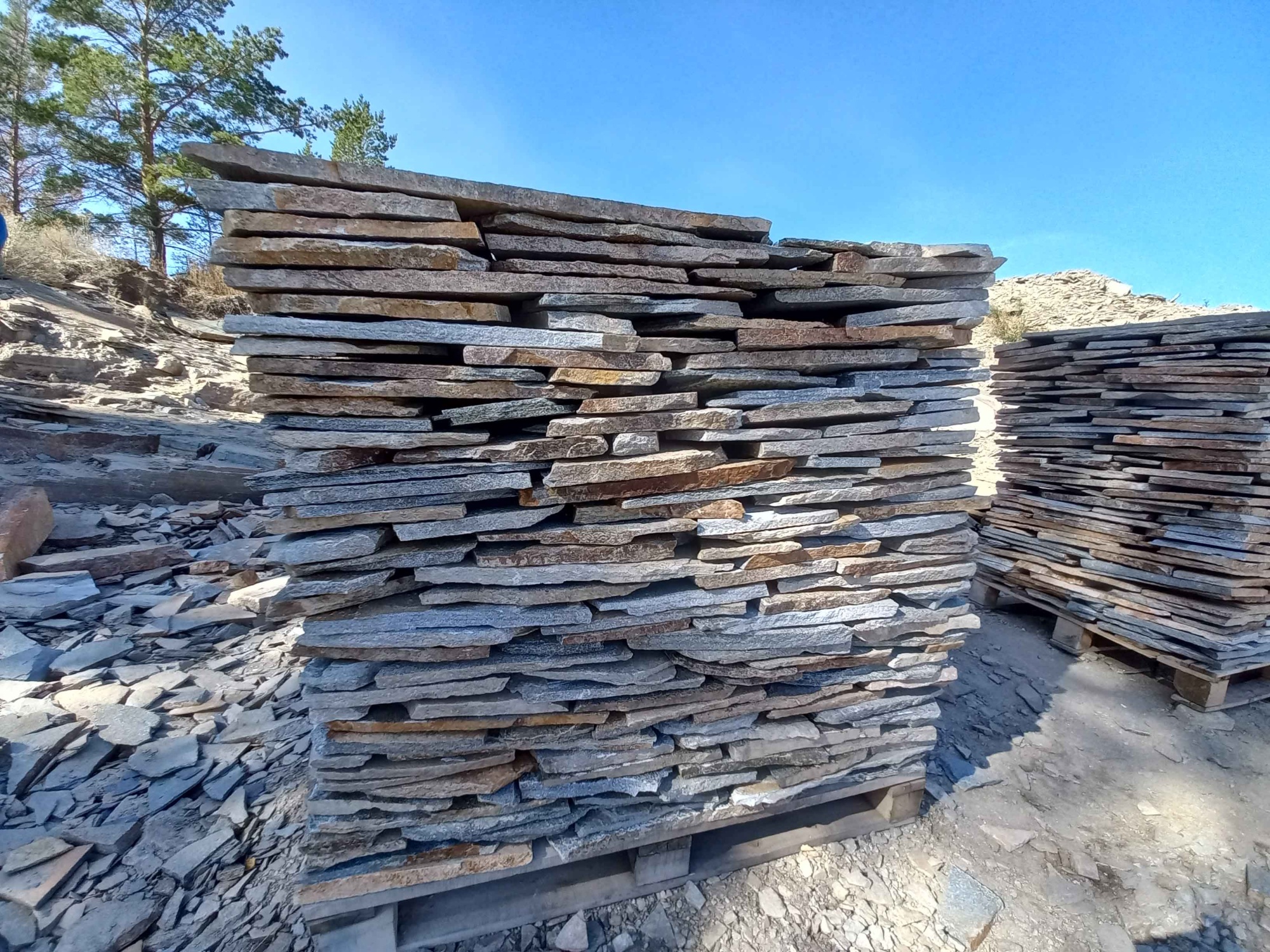 Плитняк златолит серебристый для фасада купить в Оренбурге